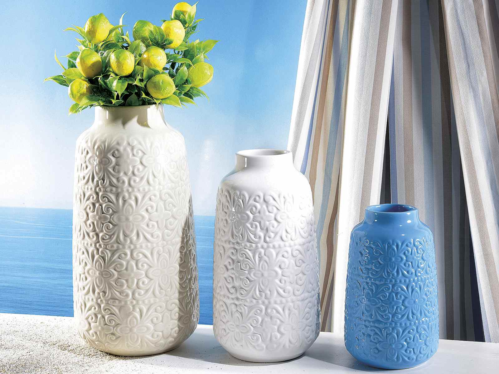 Set 3 vaze din portelan cu decoratiuni in relief